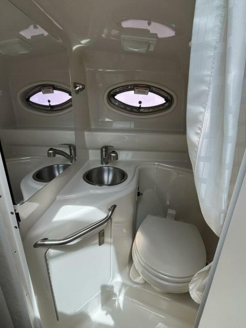 2012 Sea Ray 240 Sundancer — photo 23