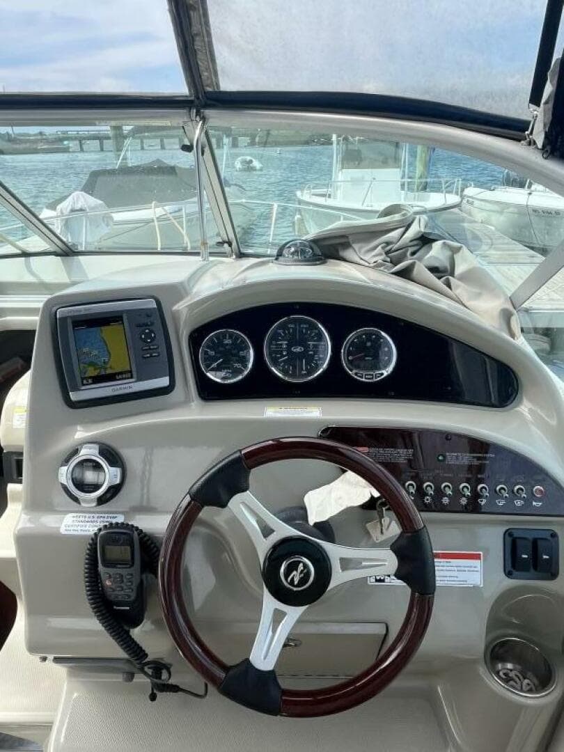 2012 Sea Ray 240 Sundancer — photo 8