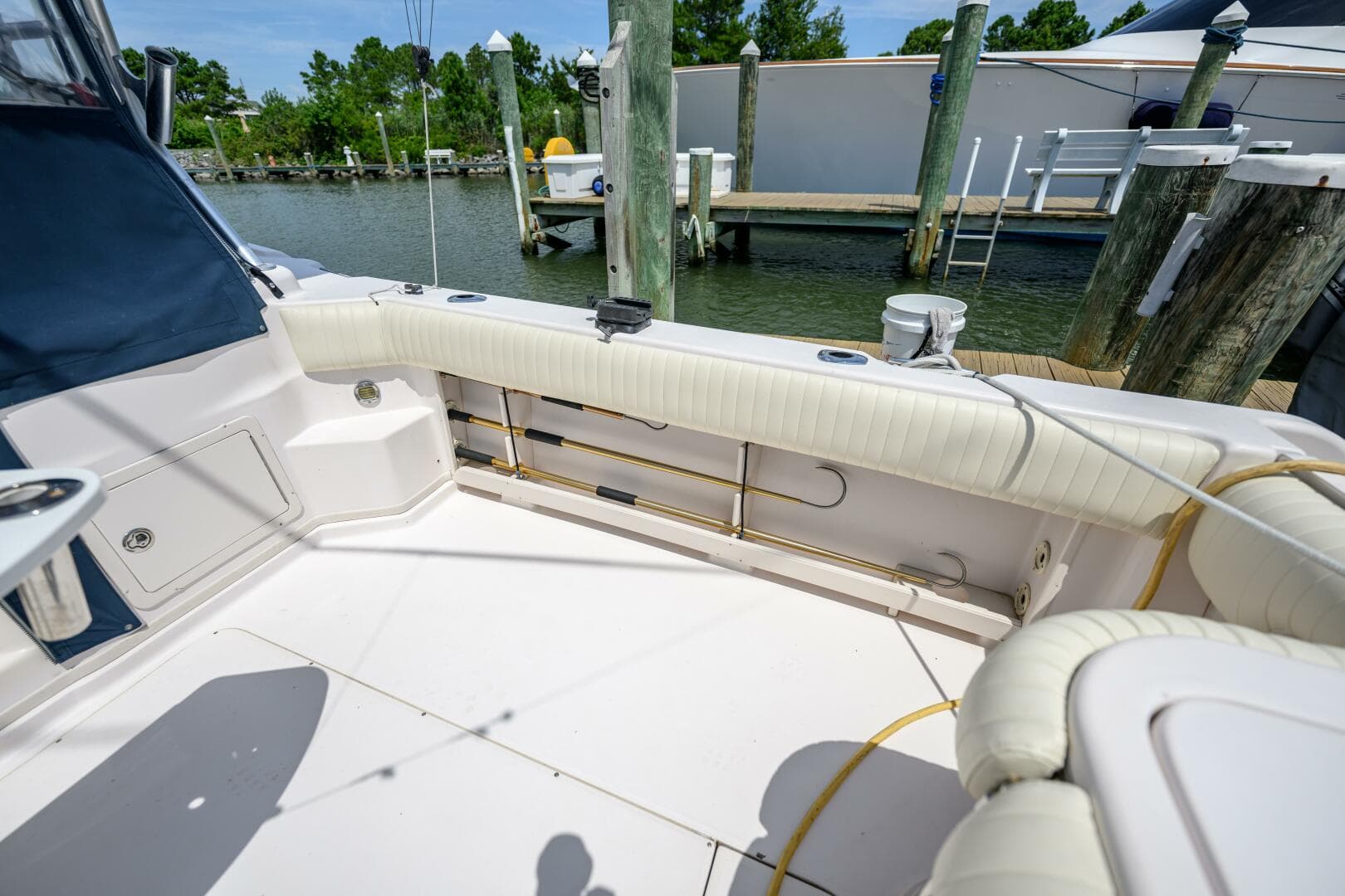 2003 Grady-White 330 Express — photo 12