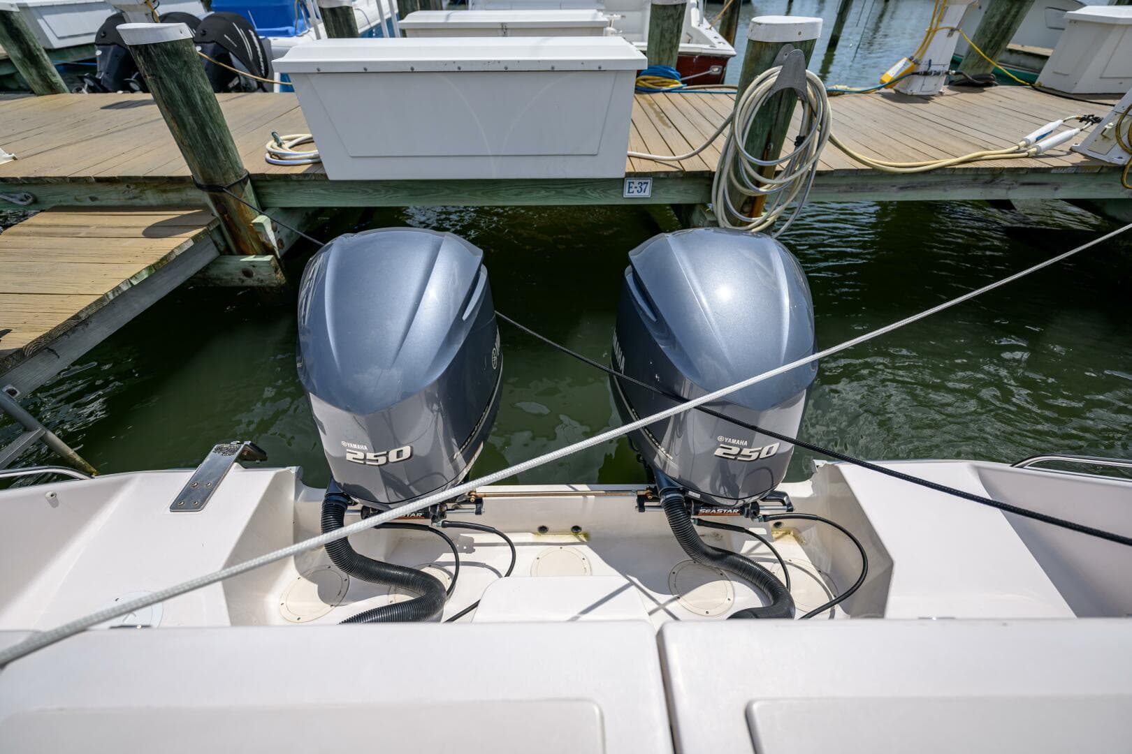 2003 Grady-White 330 Express — photo 13