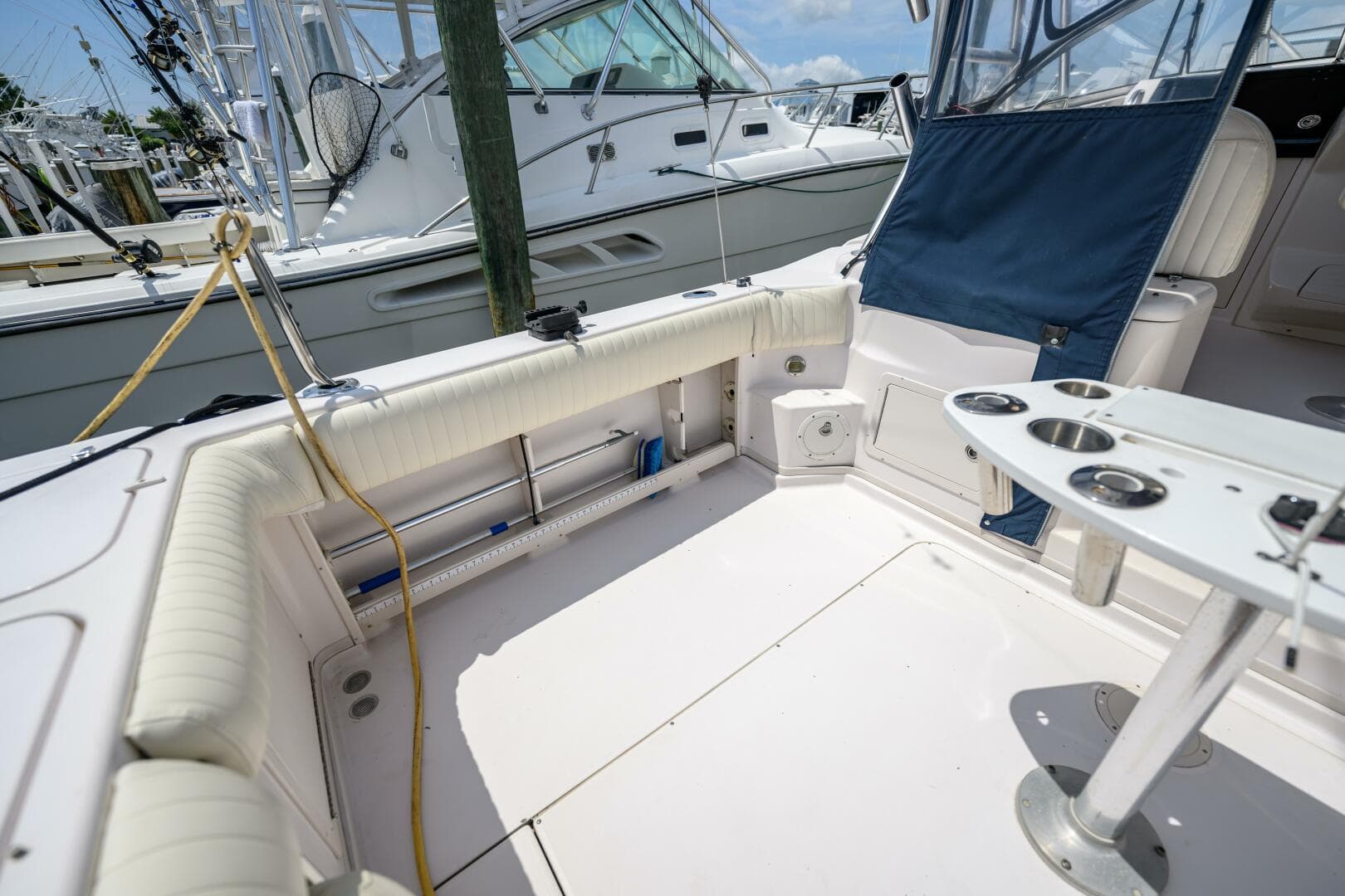 2003 Grady-White 330 Express — photo 10