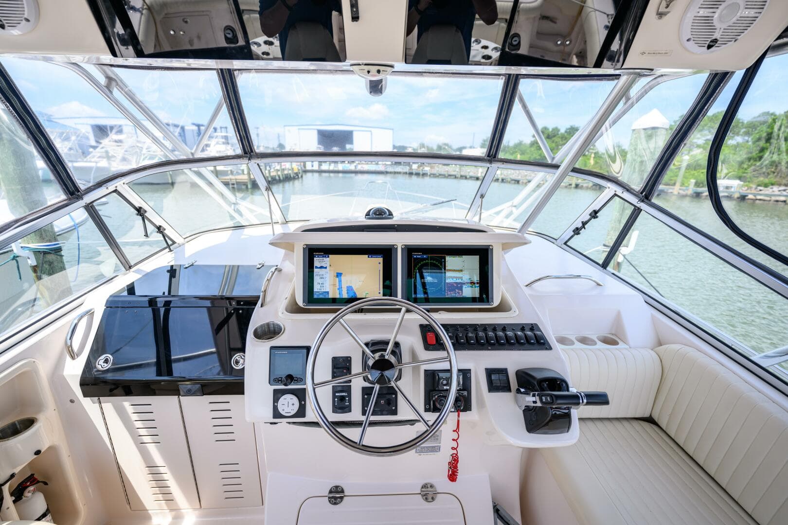 2003 Grady-White 330 Express — photo 18