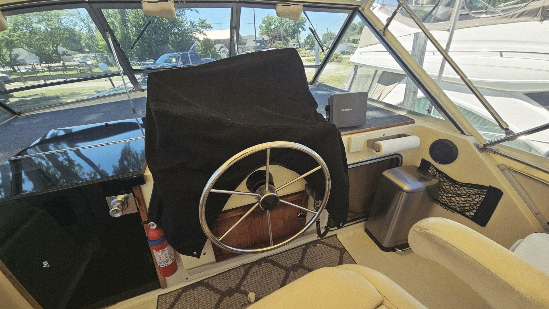 1986 Chris-Craft 381 Catalina — photo 12