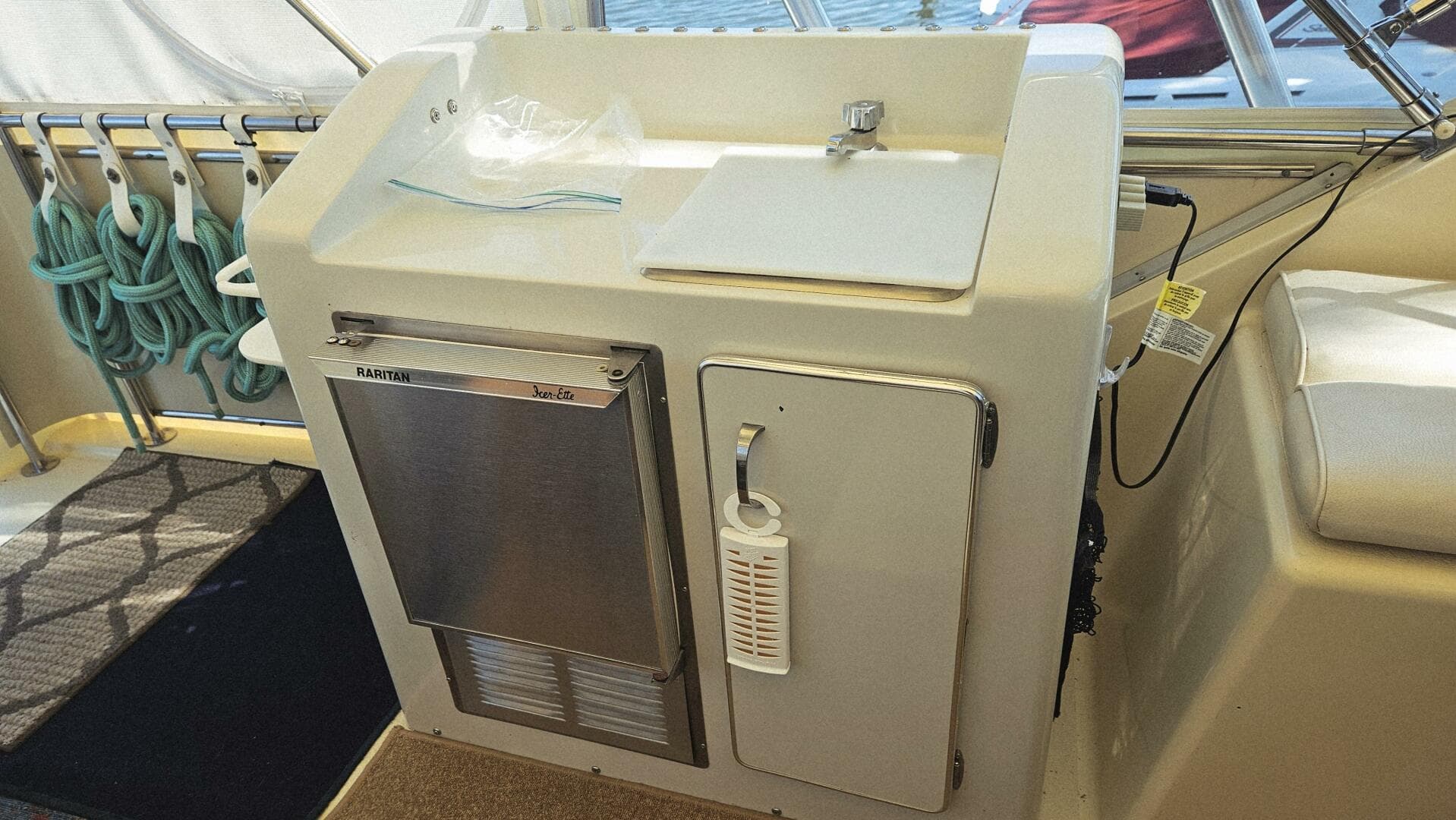 1986 Chris-Craft 381 Catalina — photo 8