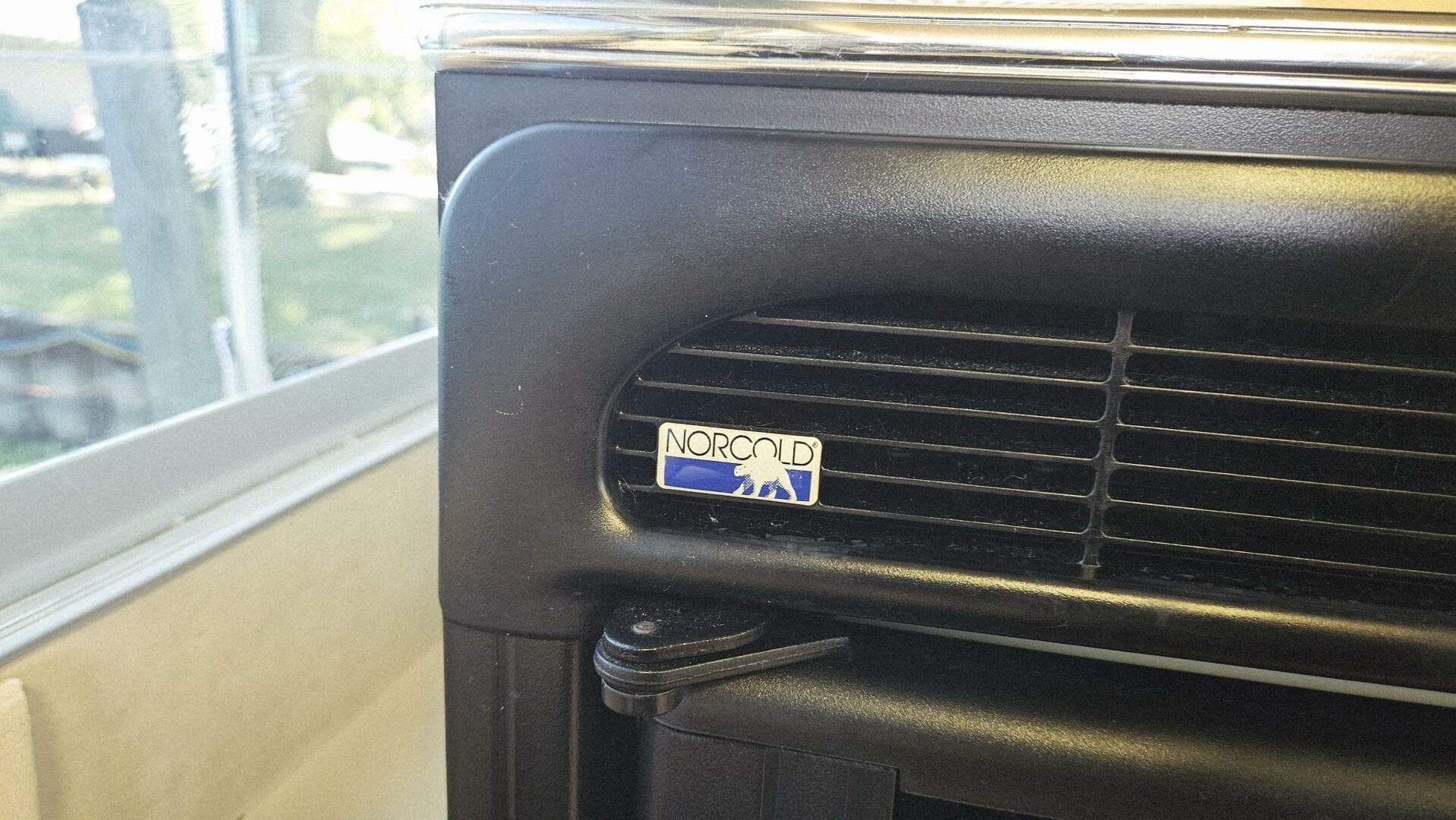 1986 Chris-Craft 381 Catalina — photo 24