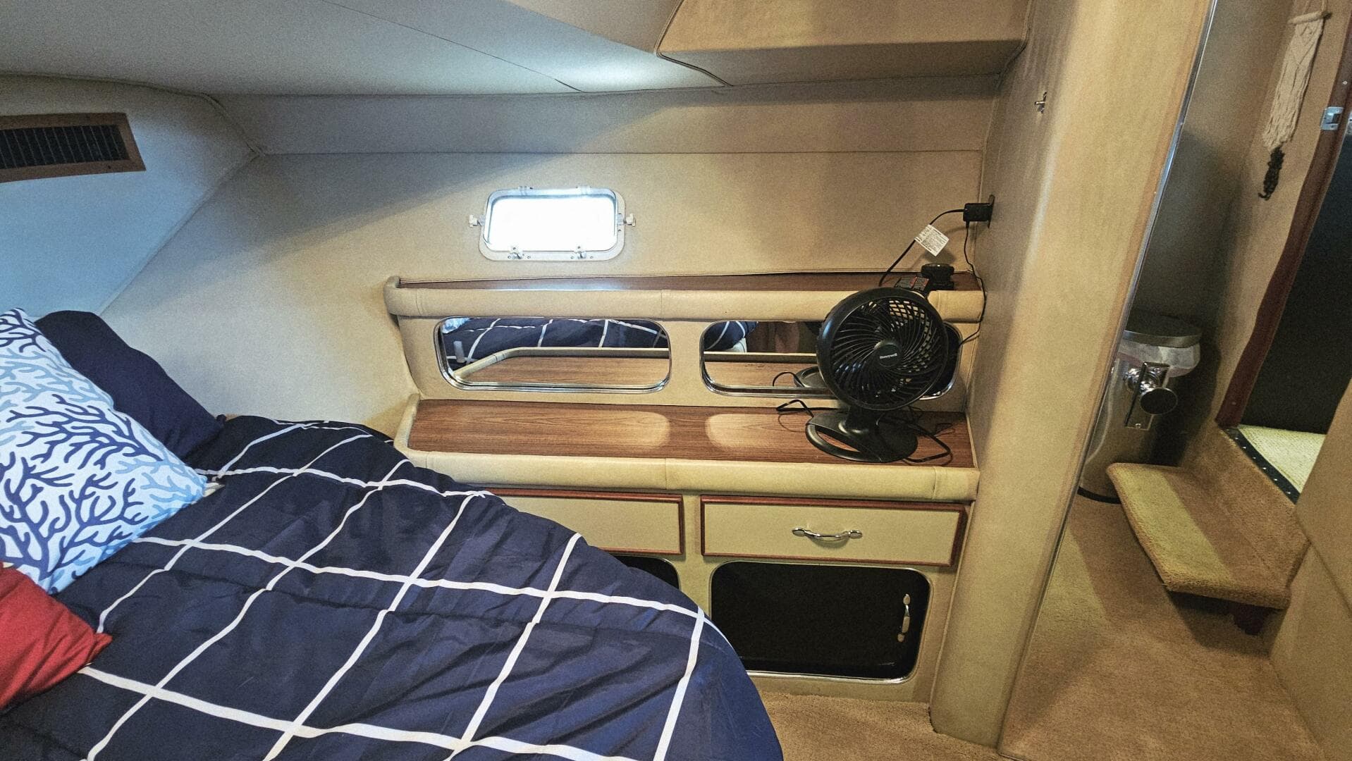 1986 Chris-Craft 381 Catalina — photo 30