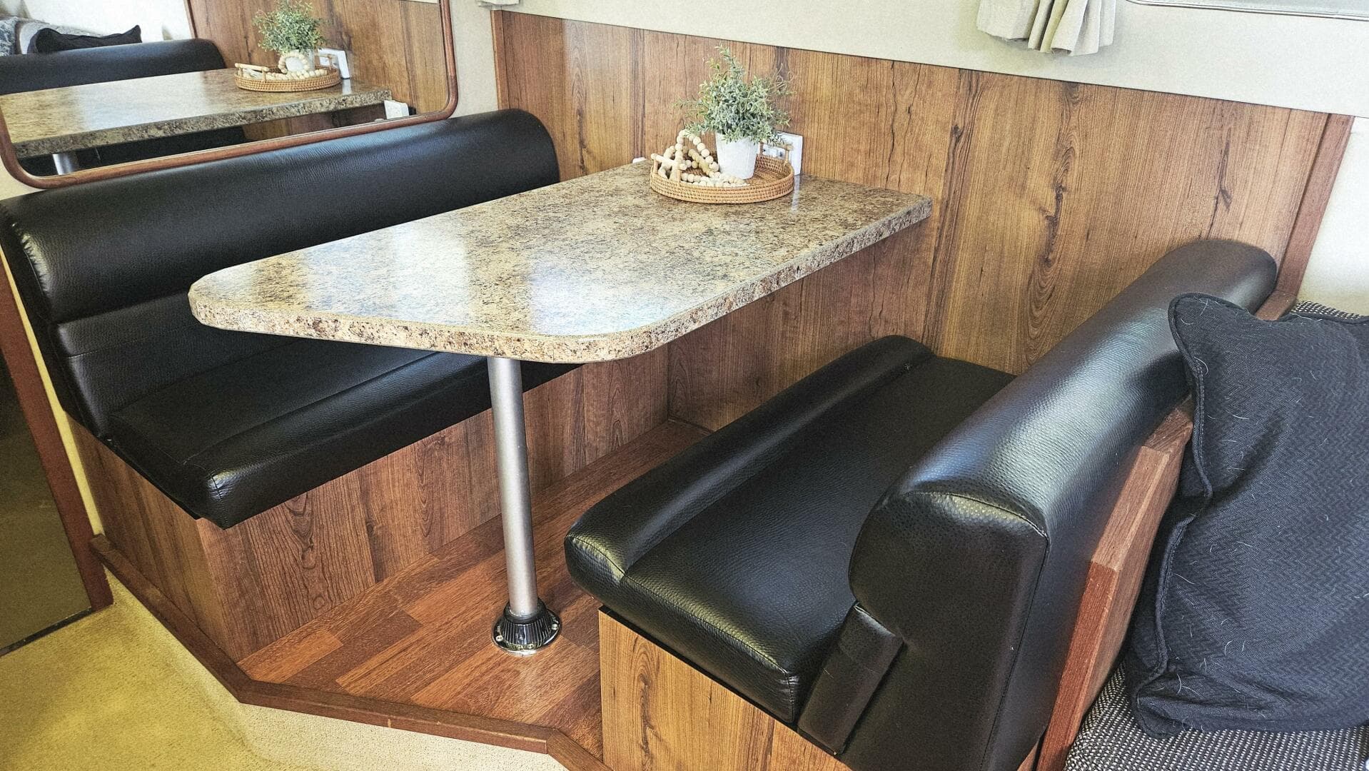 1986 Chris-Craft 381 Catalina — photo 21