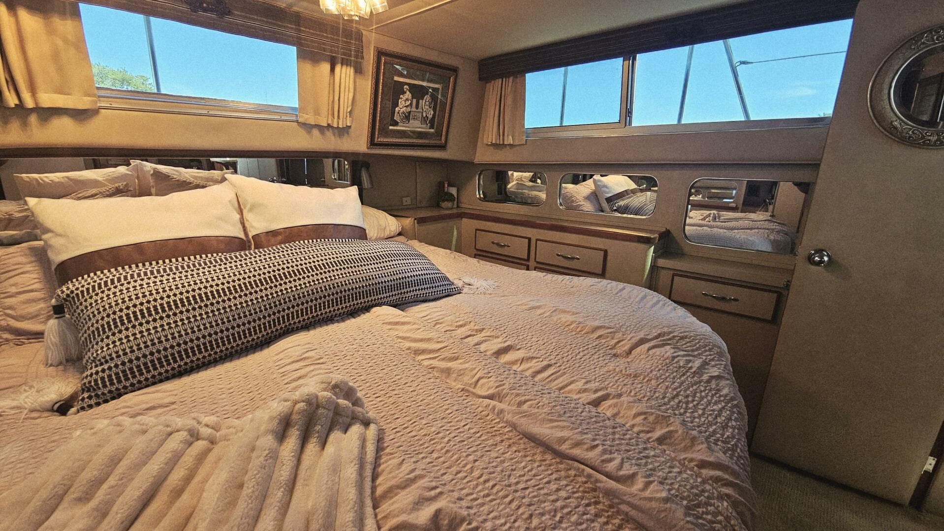 1986 Chris-Craft 381 Catalina — photo 28