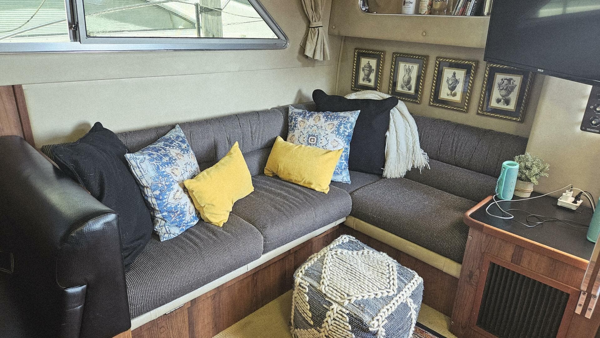 1986 Chris-Craft 381 Catalina — photo 19