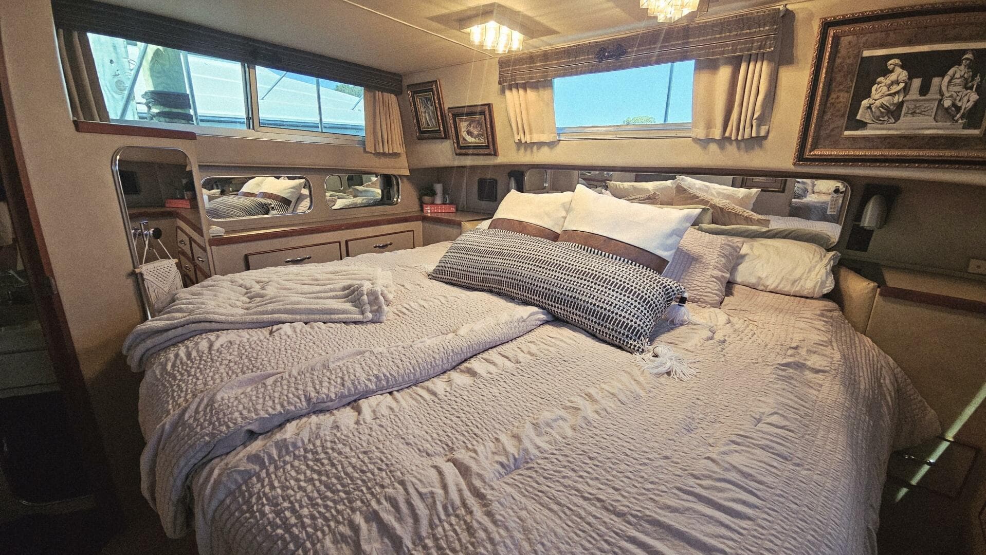 1986 Chris-Craft 381 Catalina — photo 27