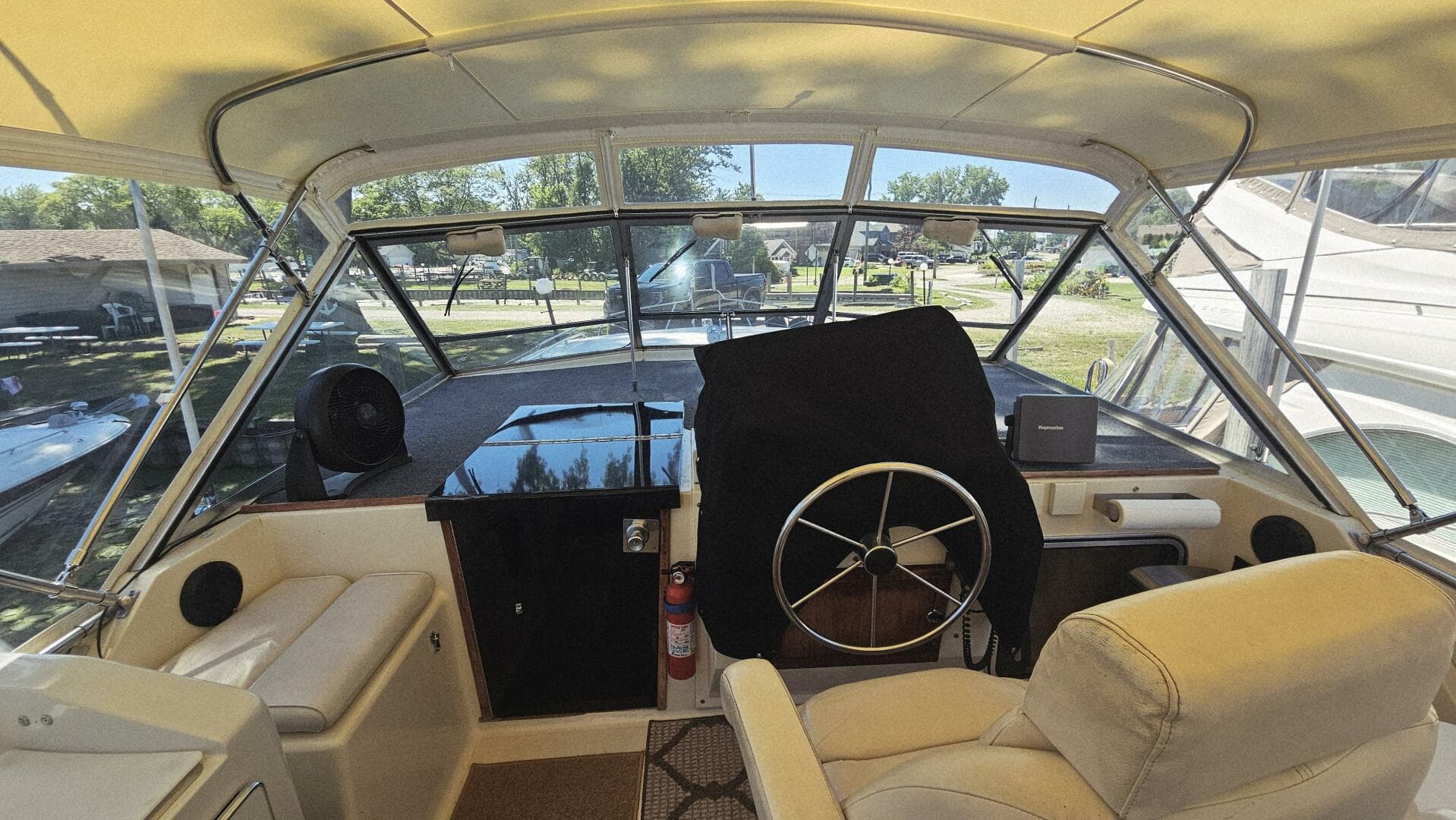 1986 Chris-Craft 381 Catalina — photo 11