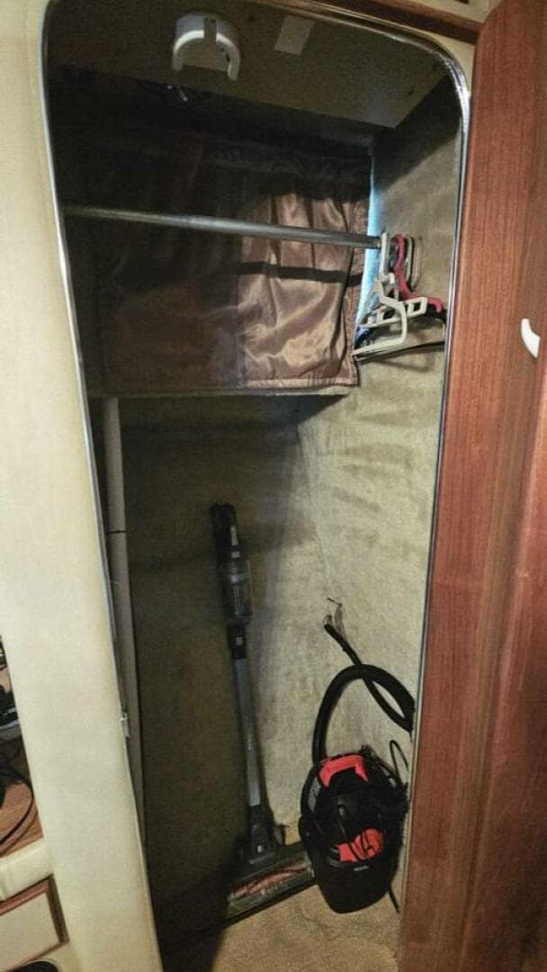 1986 Chris-Craft 381 Catalina — photo 37