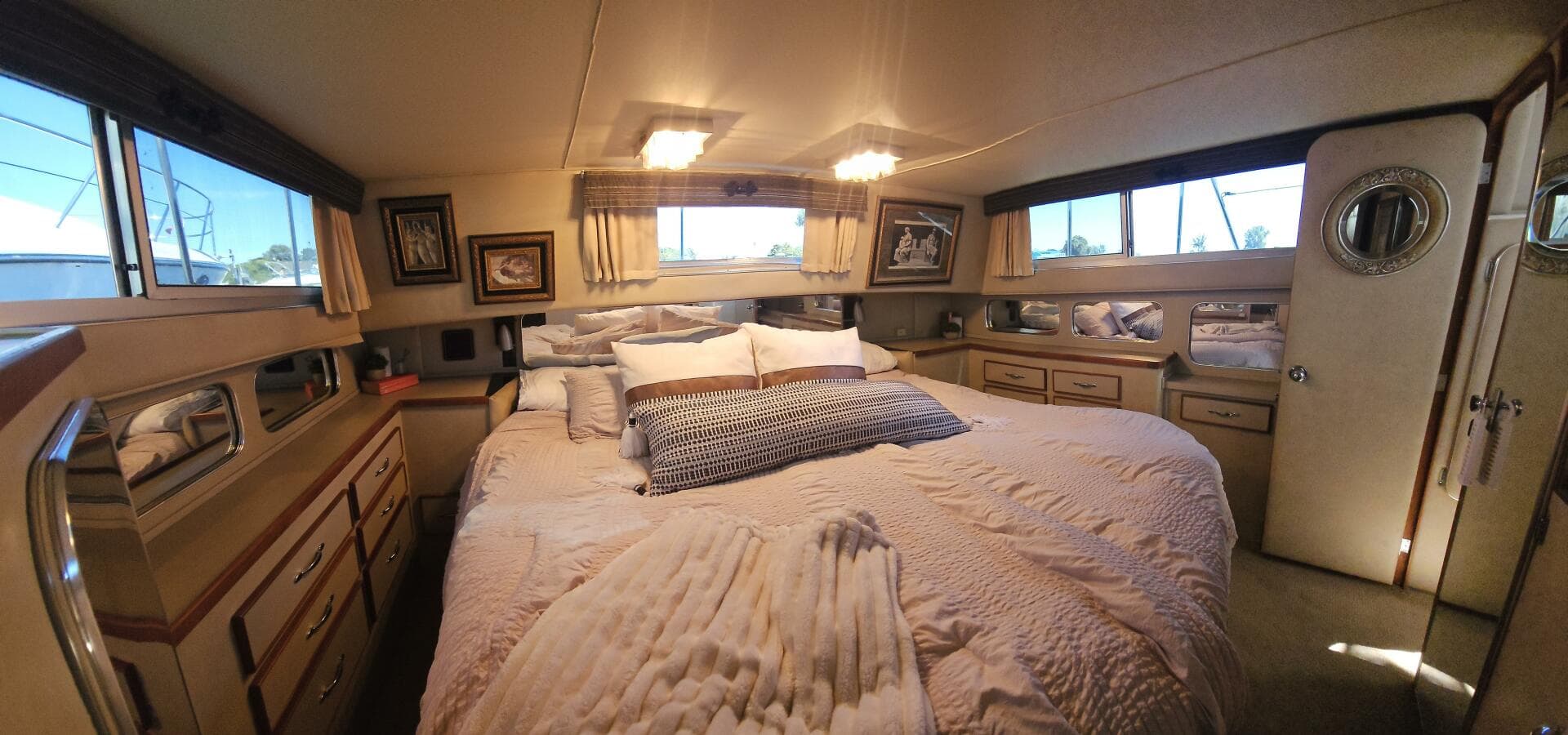 1986 Chris-Craft 381 Catalina — photo 25