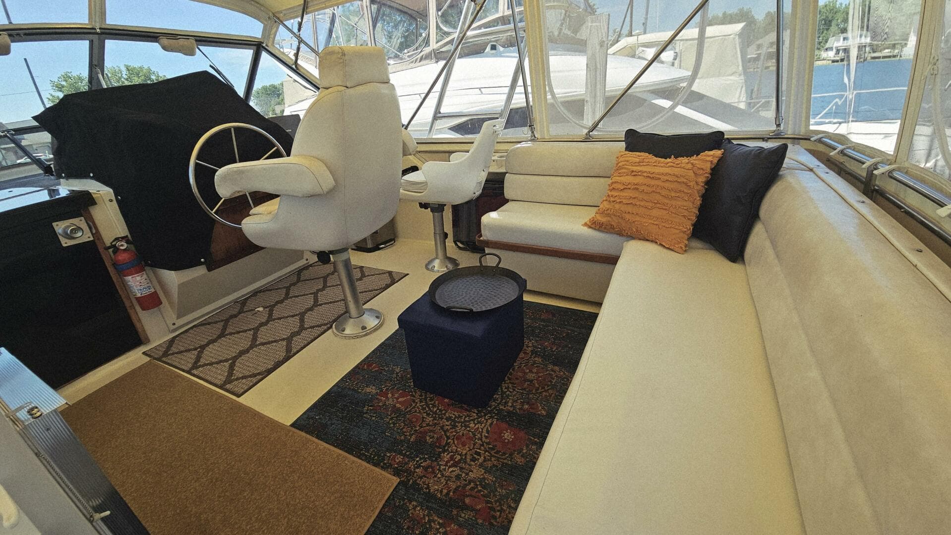 1986 Chris-Craft 381 Catalina — photo 9