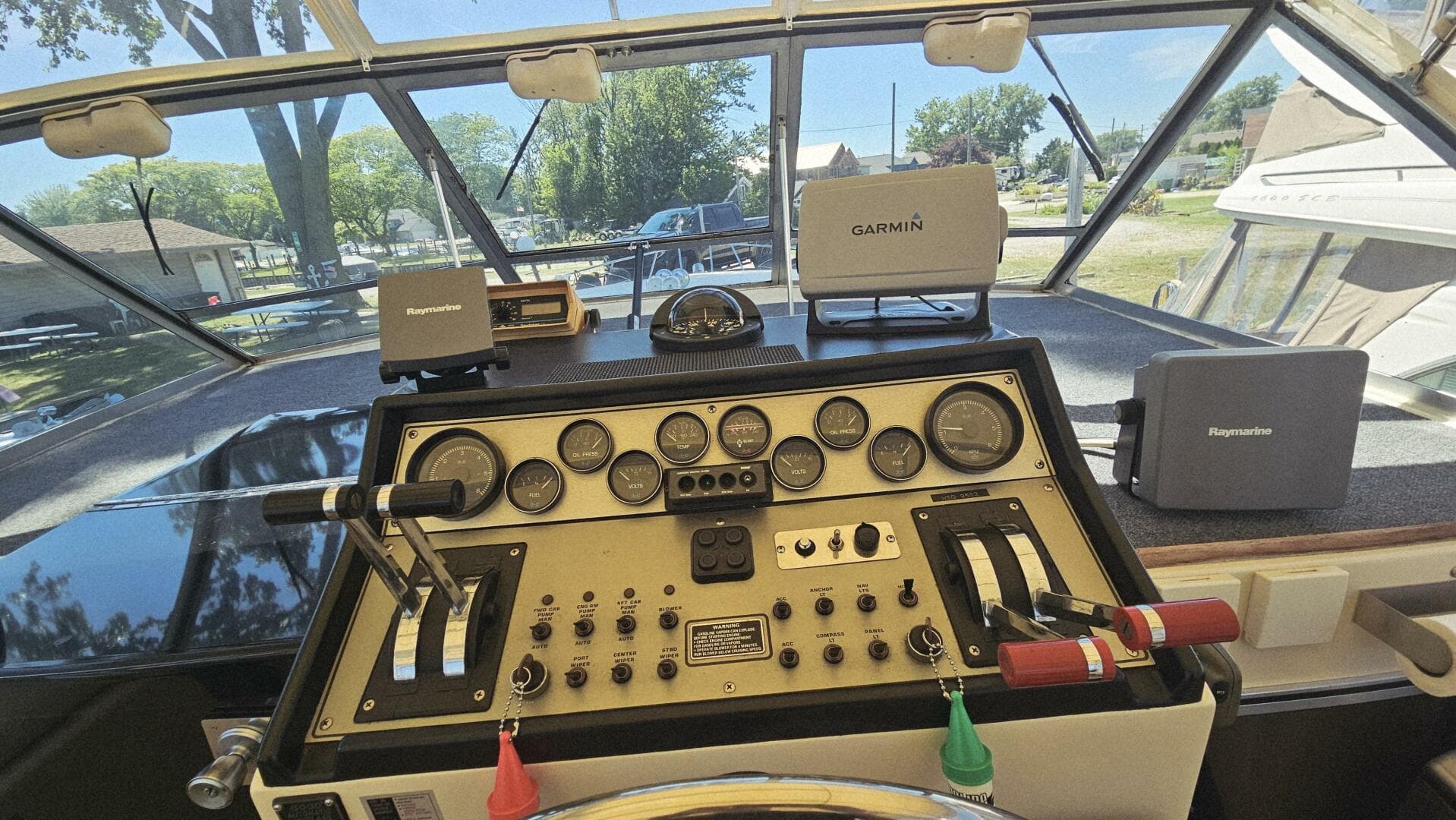 1986 Chris-Craft 381 Catalina — photo 13