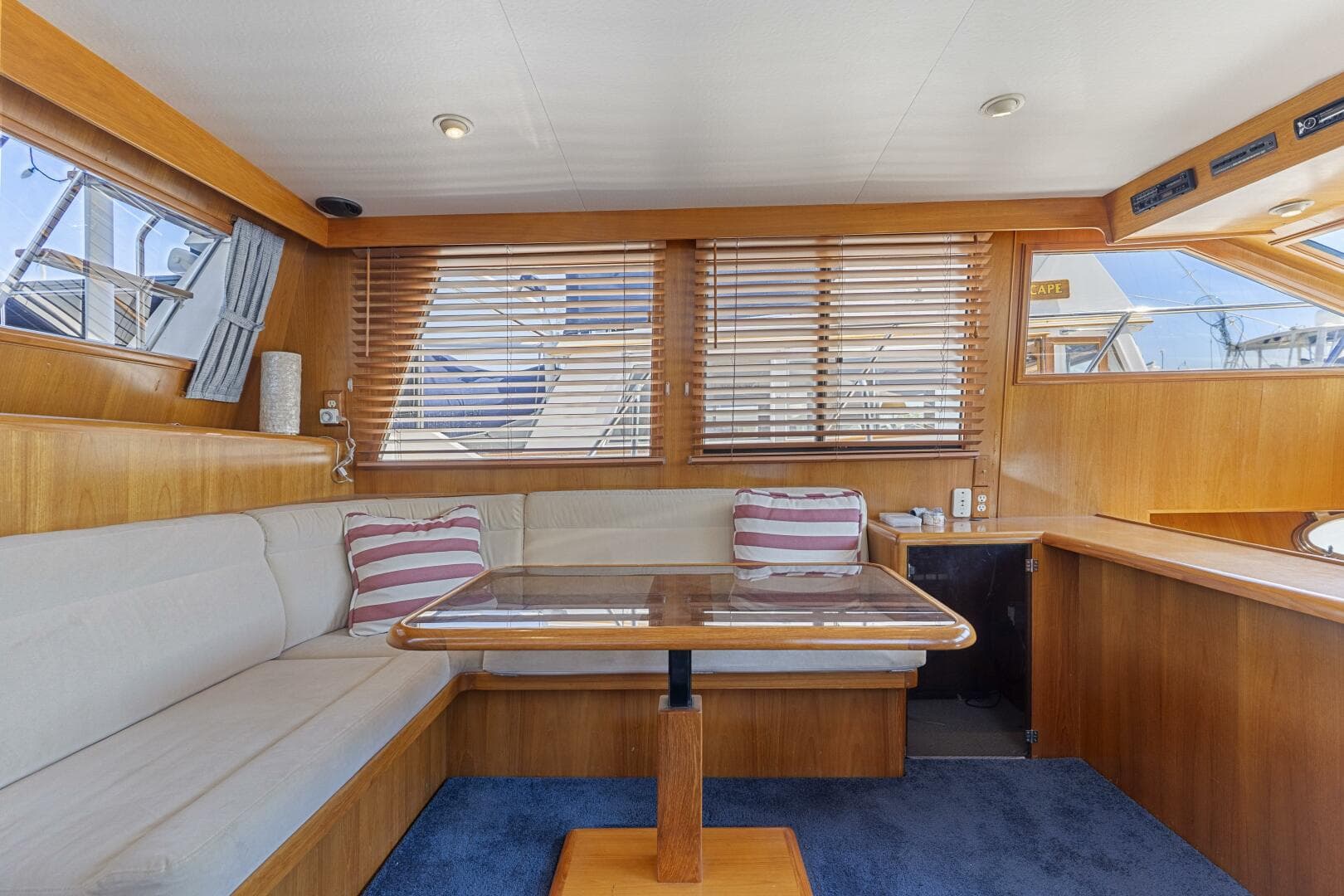 1993 Ocean Alexander — photo 12