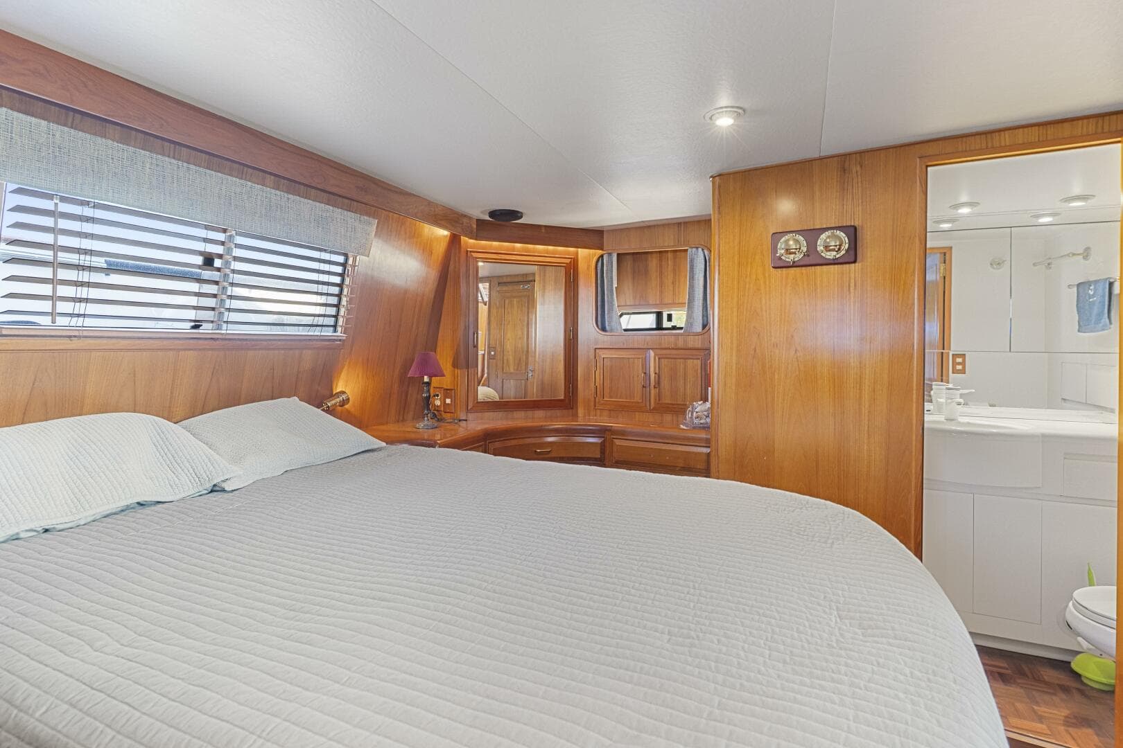 1993 Ocean Alexander — photo 23