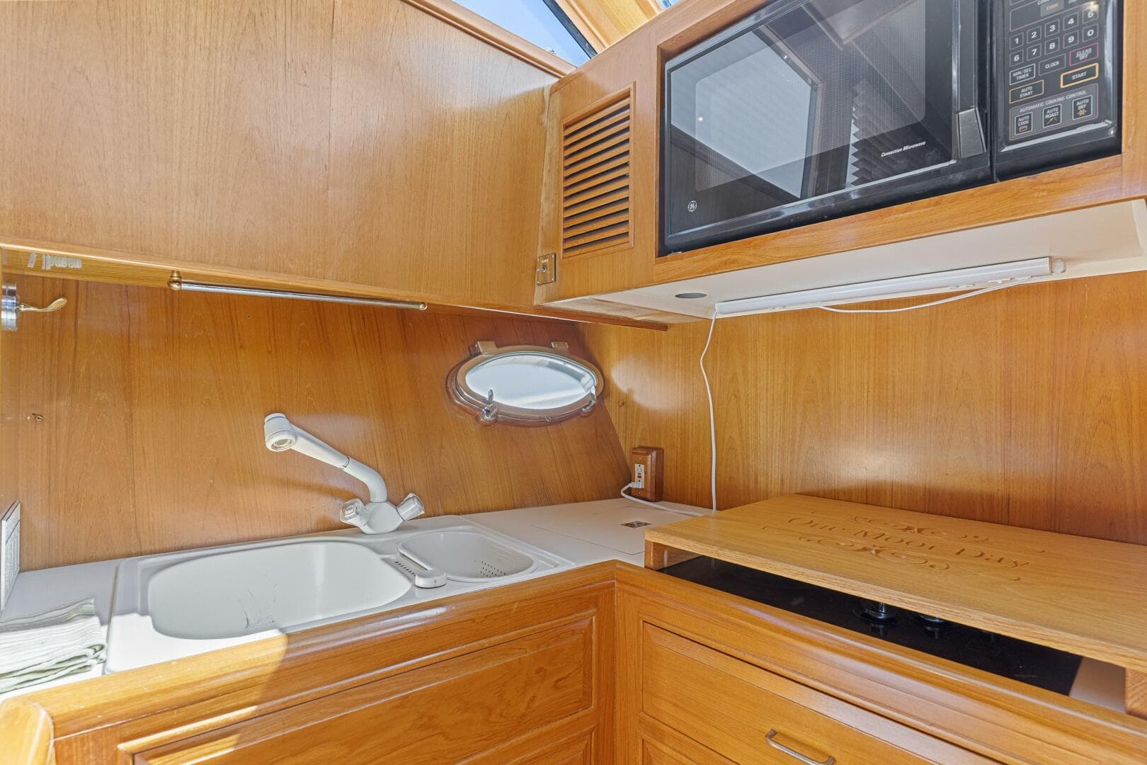 1993 Ocean Alexander — photo 16