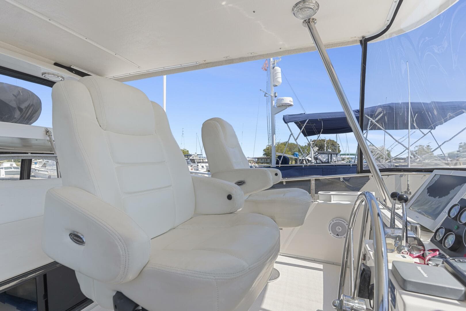 1993 Ocean Alexander — photo 10