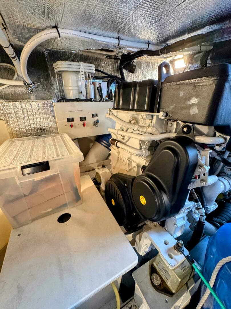 2005 Cruisers Yachts 540 Express — photo 73