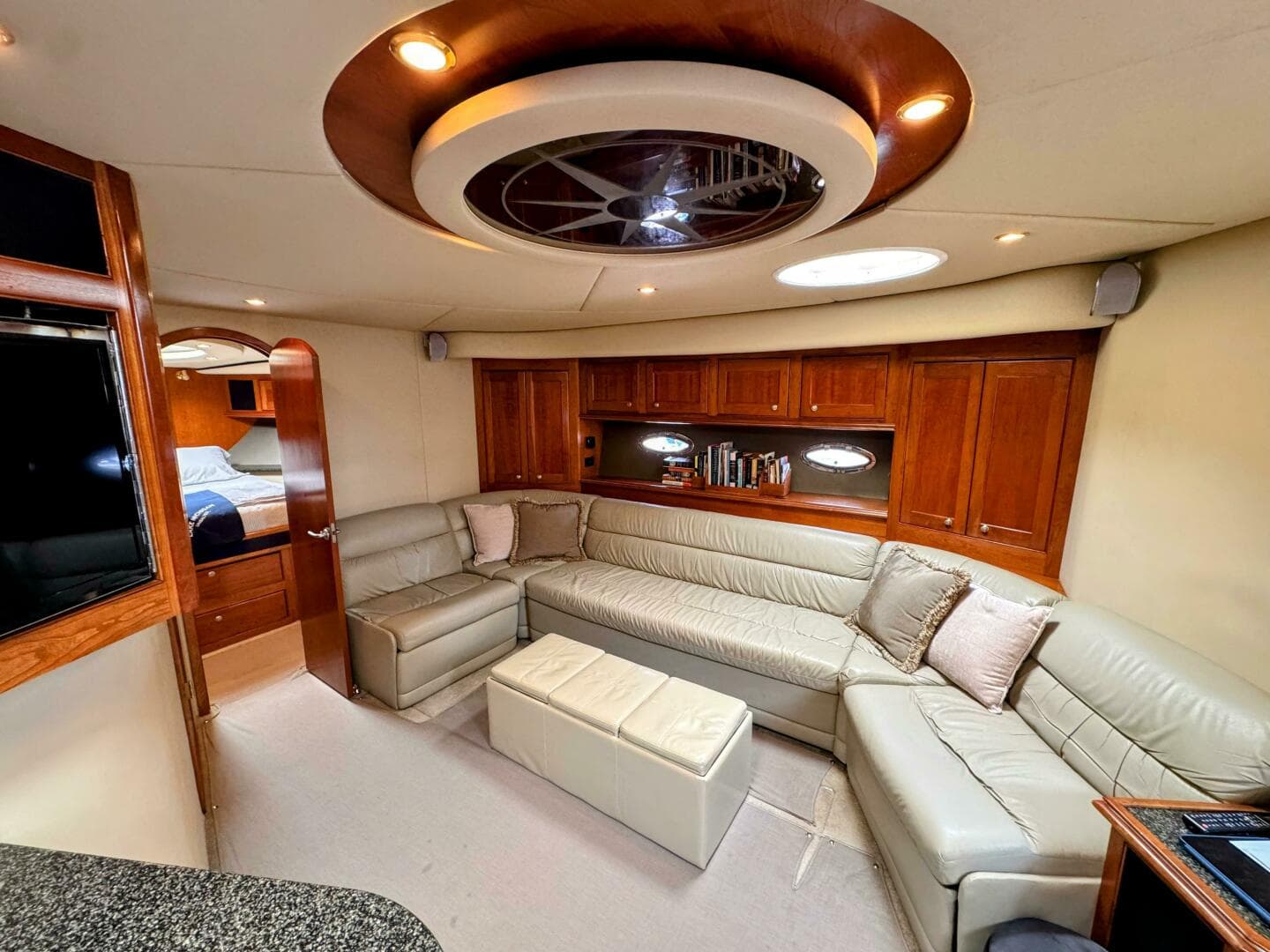 2005 Cruisers Yachts 540 Express — photo 40