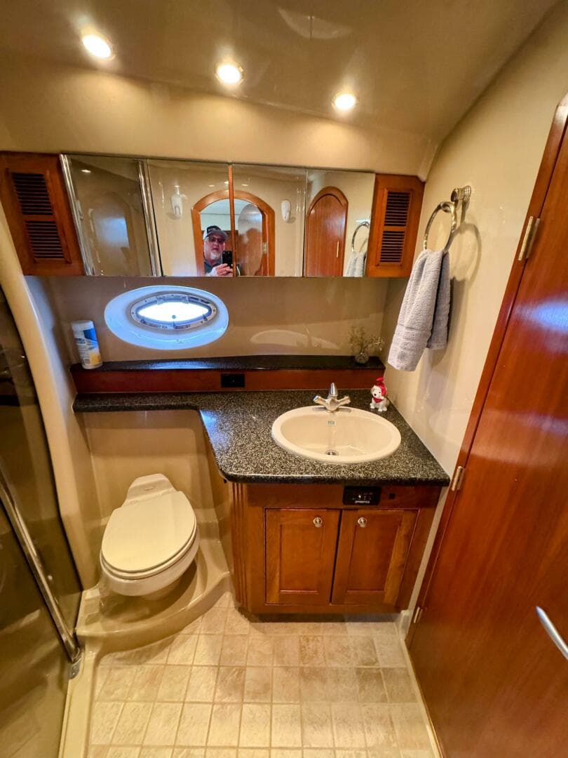 2005 Cruisers Yachts 540 Express — photo 51