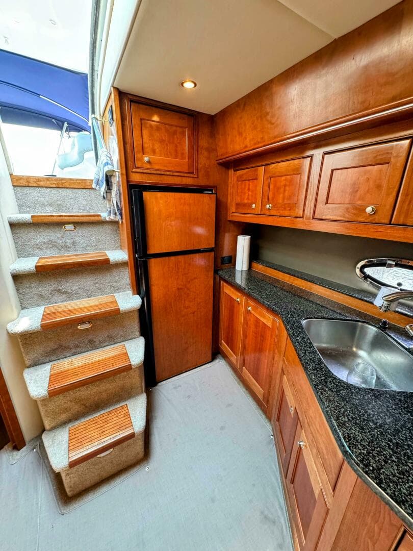 2005 Cruisers Yachts 540 Express — photo 42