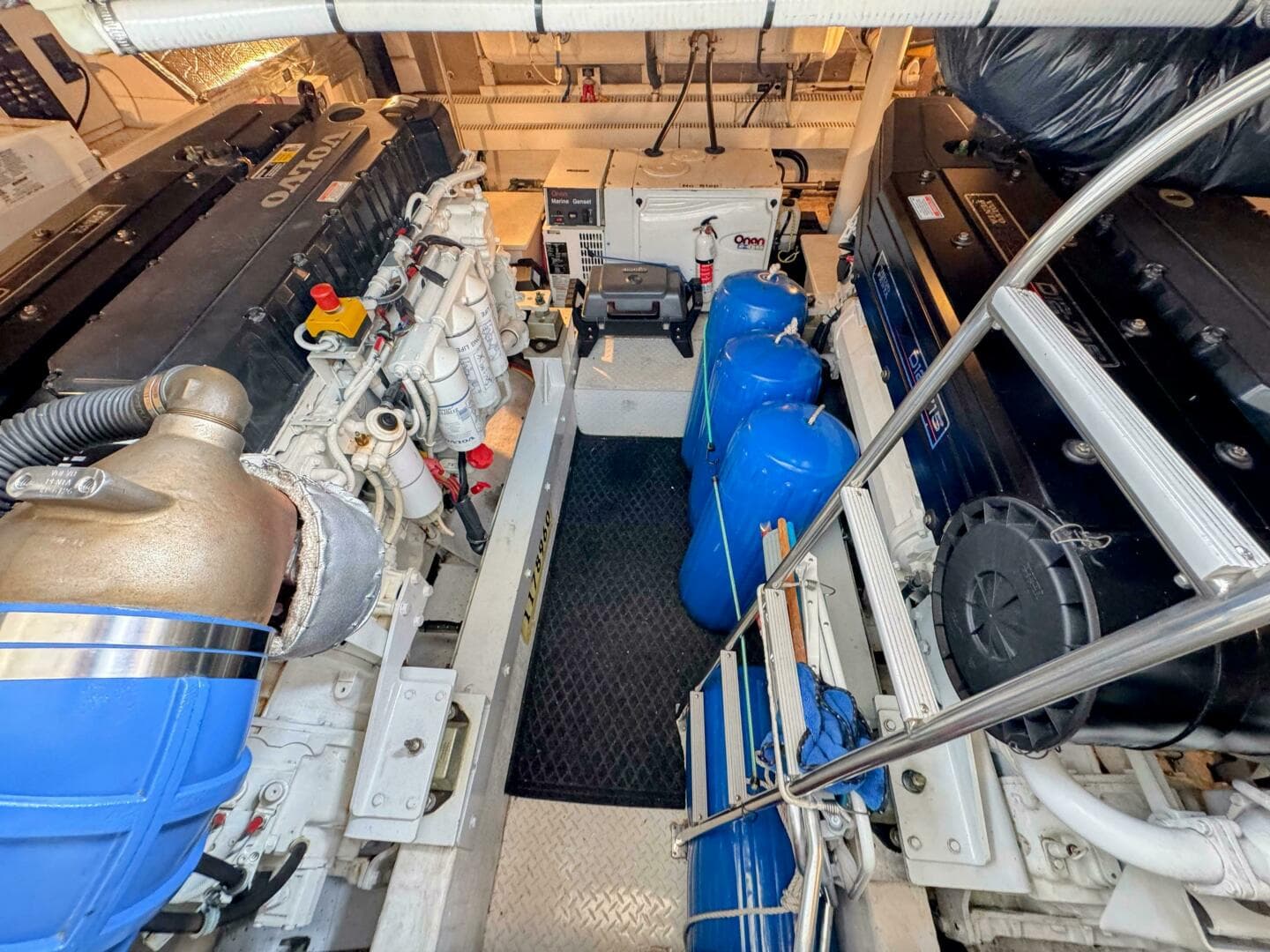 2005 Cruisers Yachts 540 Express — photo 59