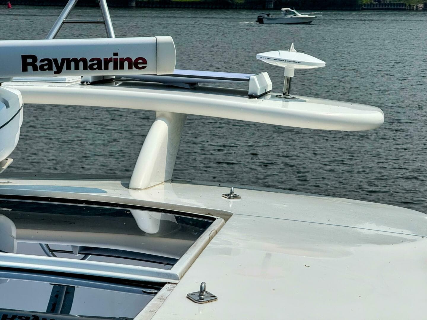 2005 Cruisers Yachts 540 Express — photo 20