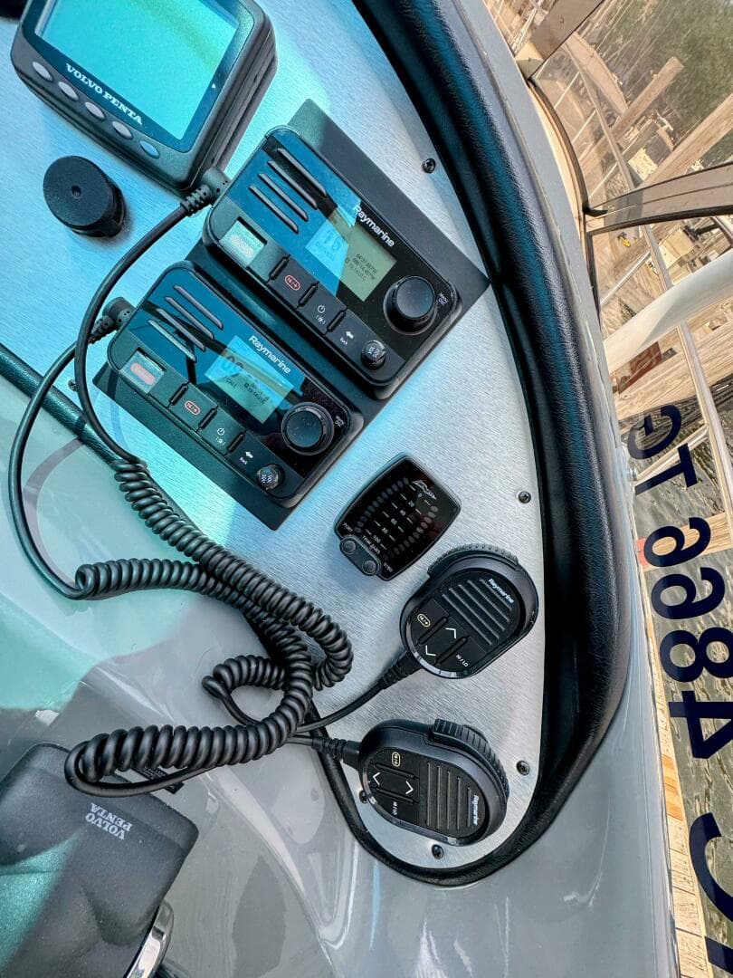 2005 Cruisers Yachts 540 Express — photo 34