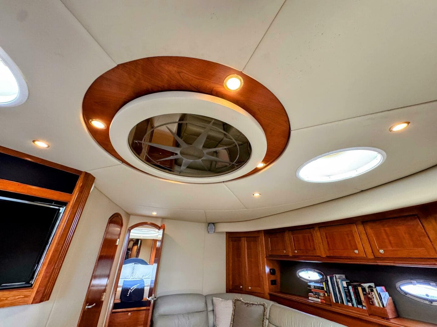 2005 Cruisers Yachts 540 Express — photo 45