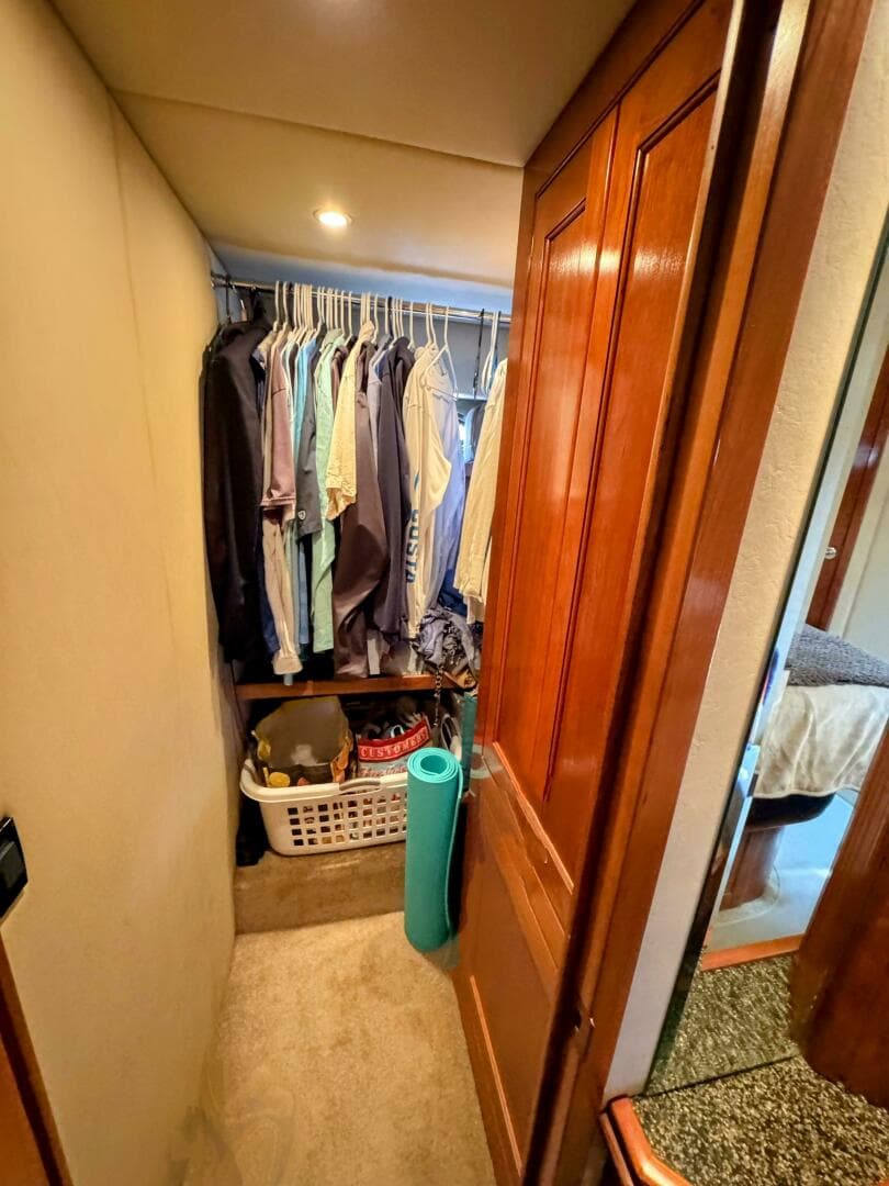 2005 Cruisers Yachts 540 Express — photo 57