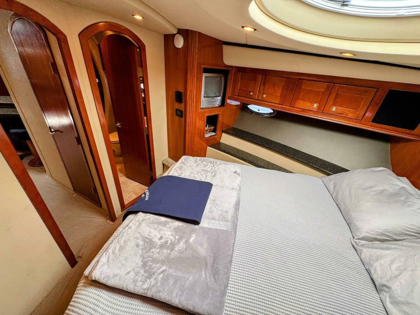 2005 Cruisers Yachts 540 Express — photo 49