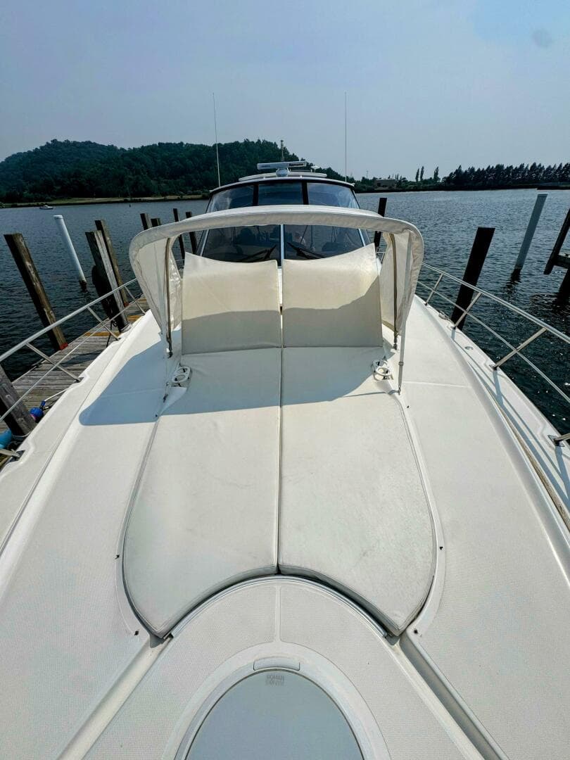 2005 Cruisers Yachts 540 Express — photo 16