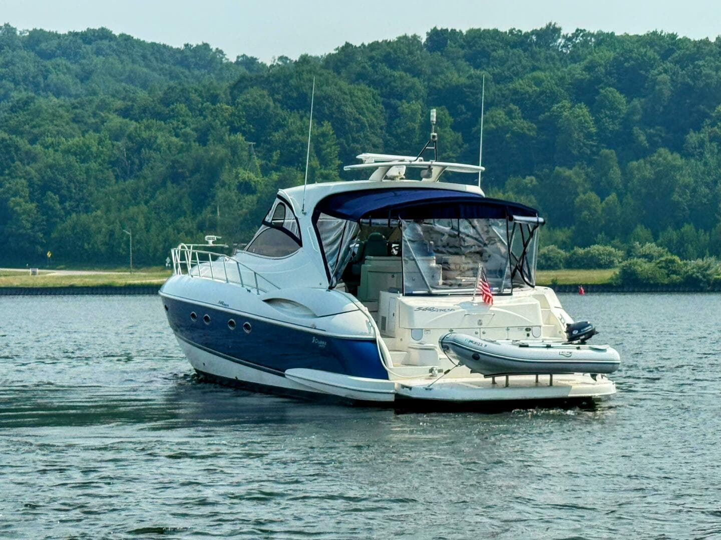 2005 Cruisers Yachts 540 Express — photo 12