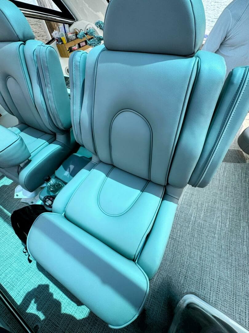 2005 Cruisers Yachts 540 Express — photo 30