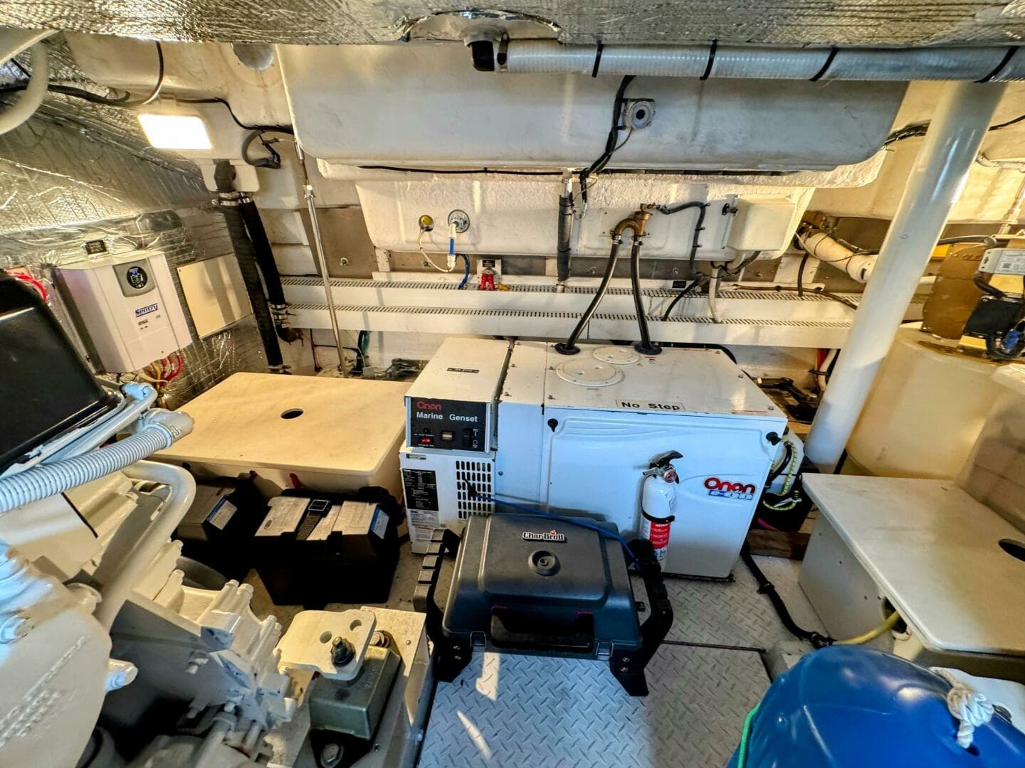 2005 Cruisers Yachts 540 Express — photo 61