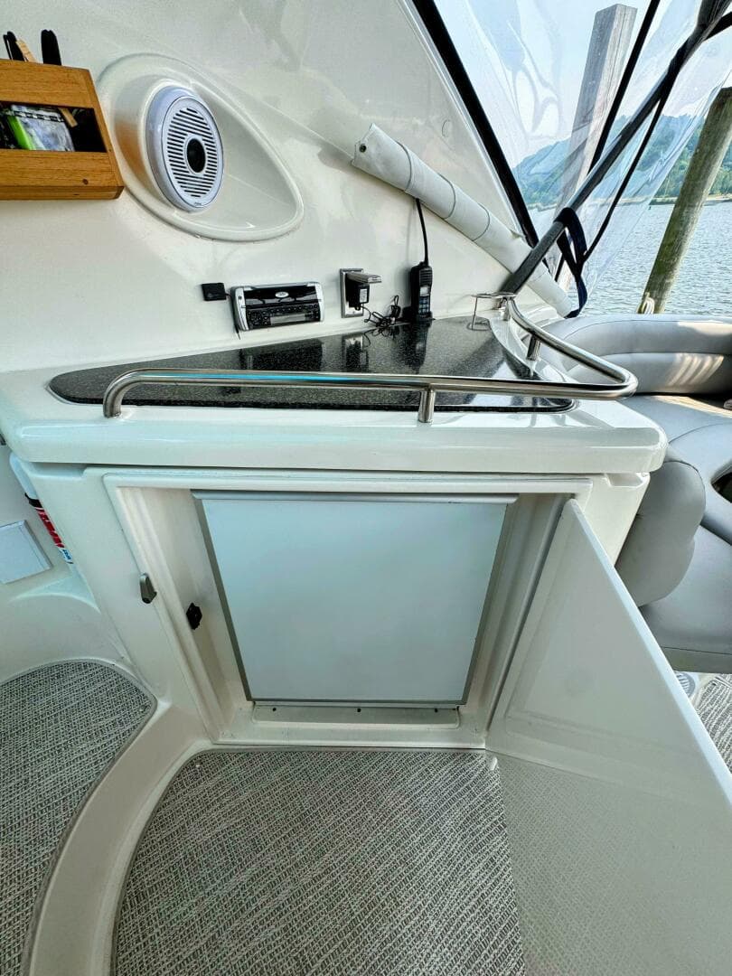 2005 Cruisers Yachts 540 Express — photo 37