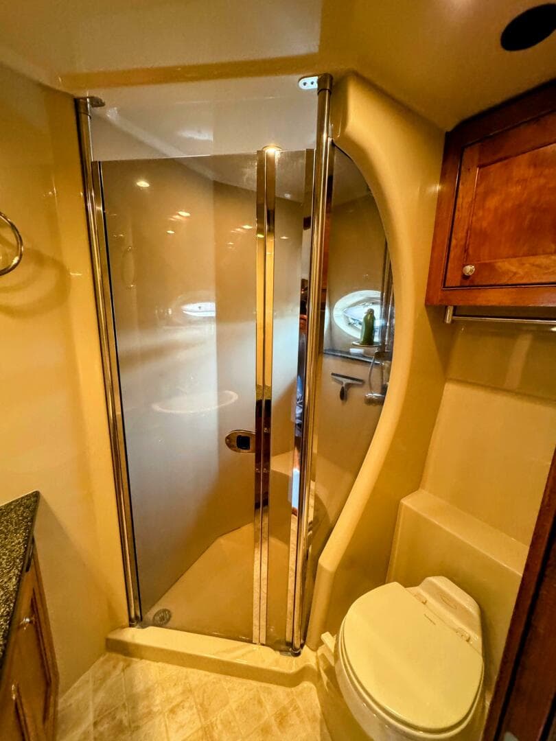 2005 Cruisers Yachts 540 Express — photo 56