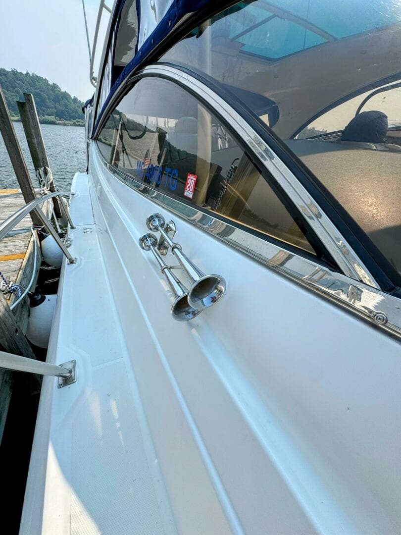 2005 Cruisers Yachts 540 Express — photo 22