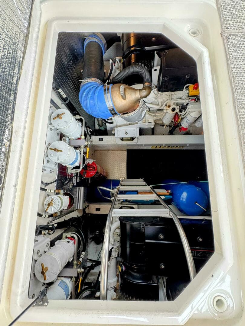 2005 Cruisers Yachts 540 Express — photo 58