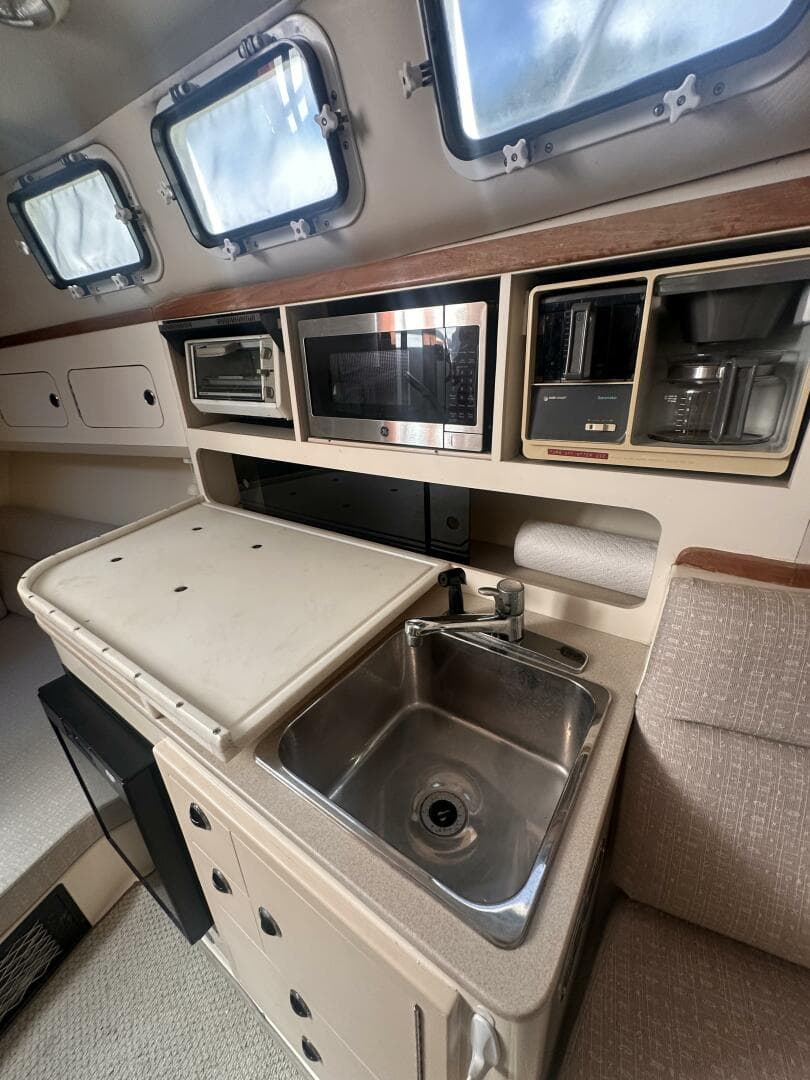 1996 Albin 31 Tournament Express — photo 27