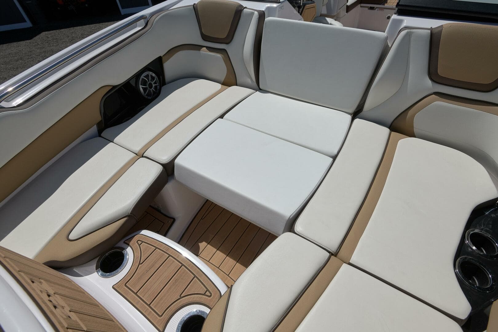 2023 Yamaha Boats 252S — photo 48