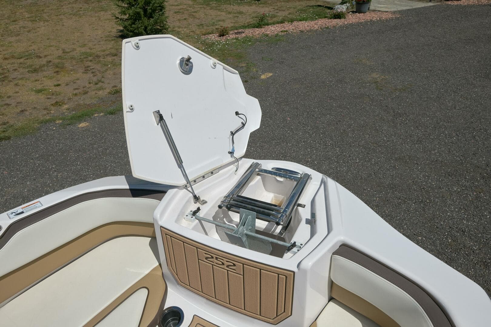 2023 Yamaha Boats 252S — photo 19