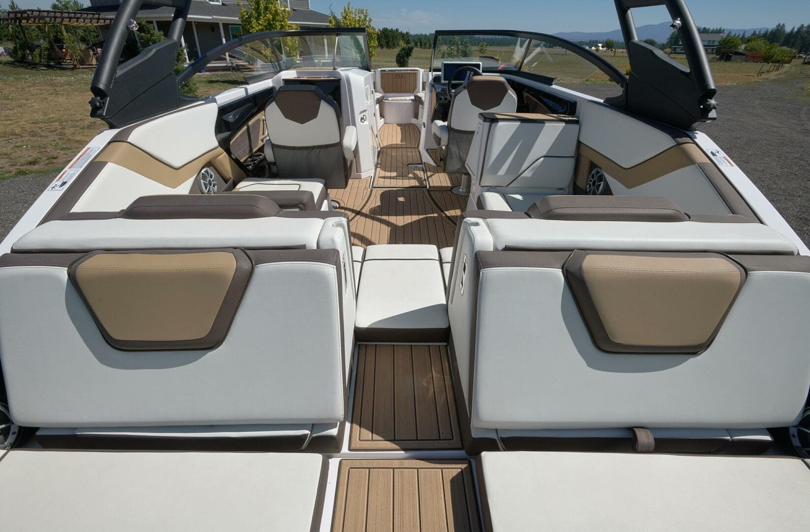 2023 Yamaha Boats 252S — photo 47