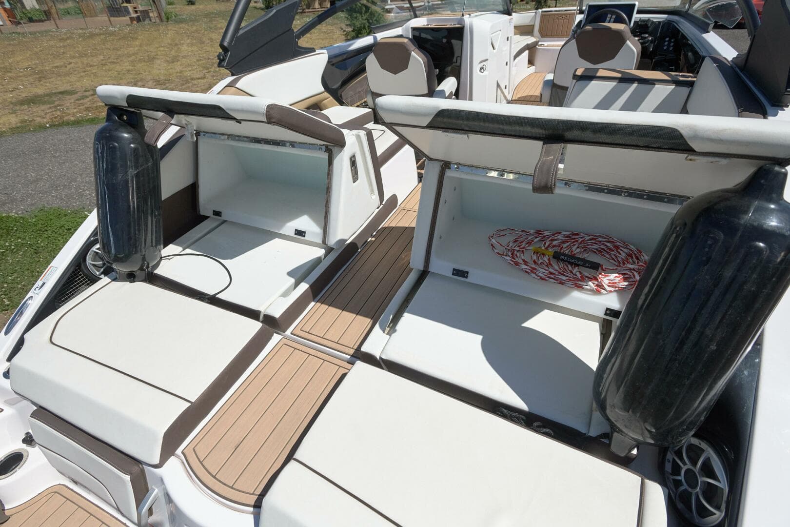 2023 Yamaha Boats 252S — photo 29