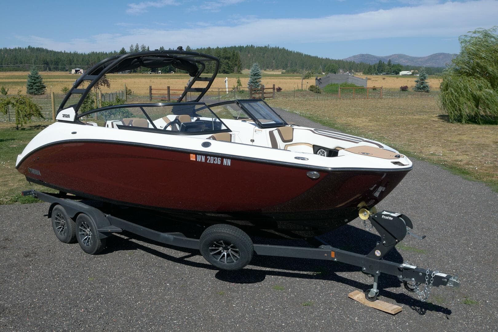 2023 Yamaha Boats 252S — photo 9