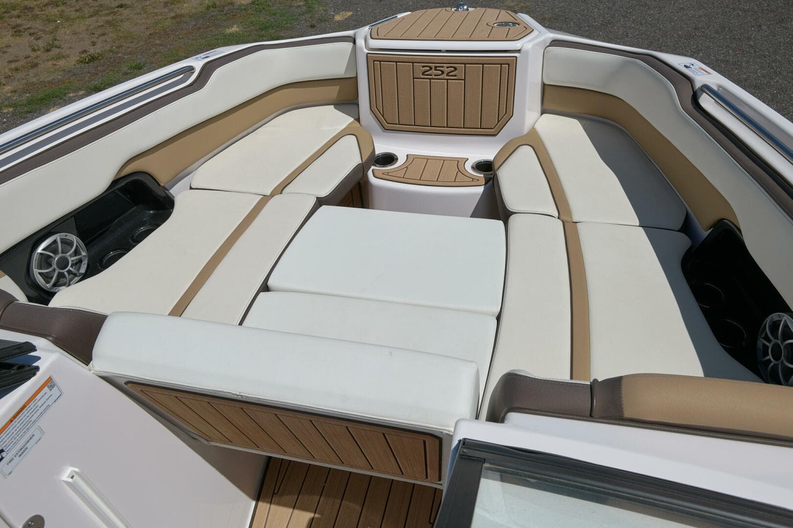 2023 Yamaha Boats 252S — photo 20