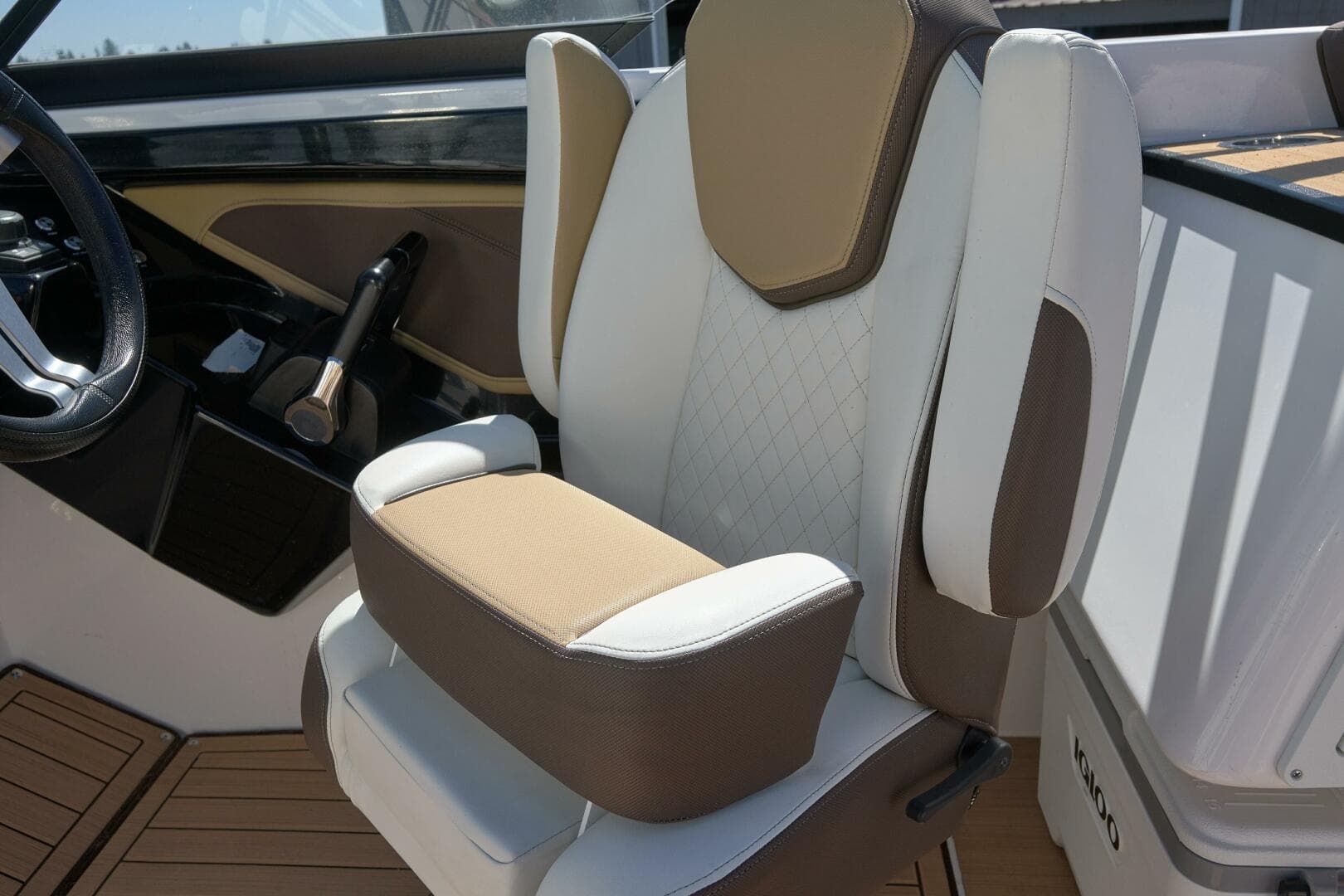 2023 Yamaha Boats 252S — photo 36