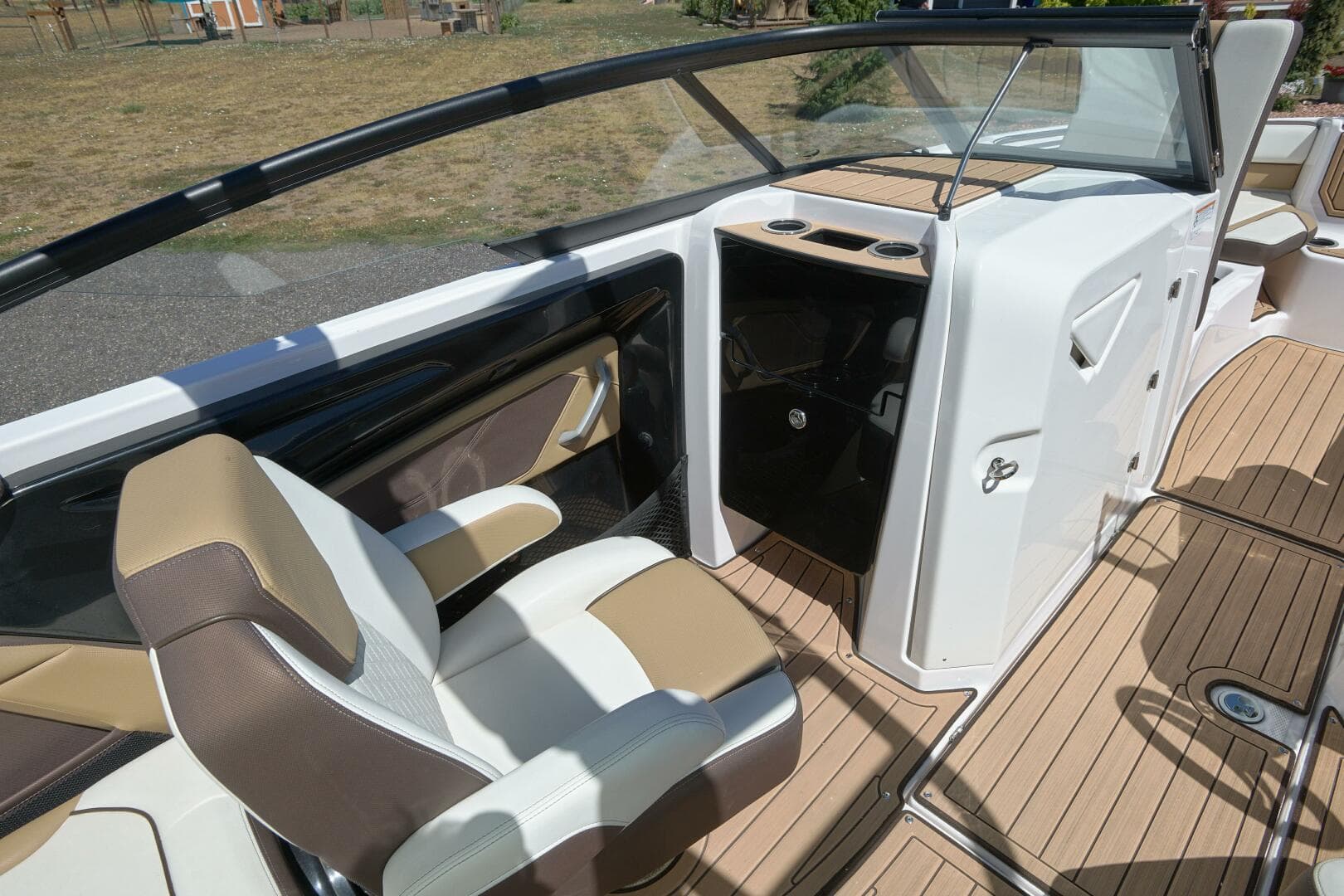 2023 Yamaha Boats 252S — photo 37